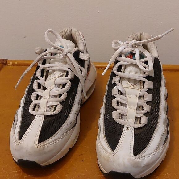 YOUTH nike air max authentic size 5.5Y good condition! Must go sale …
